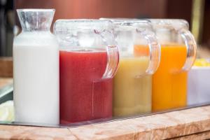 Breakfast fruit juices