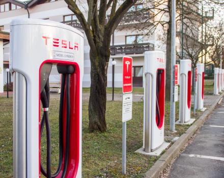 Tesla supercharge stations