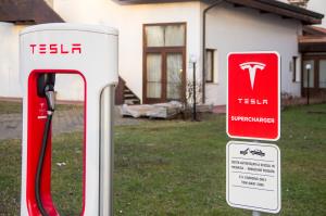 colonnine di ricarica Tesla supercharger
