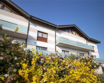 esterno hotel modena district