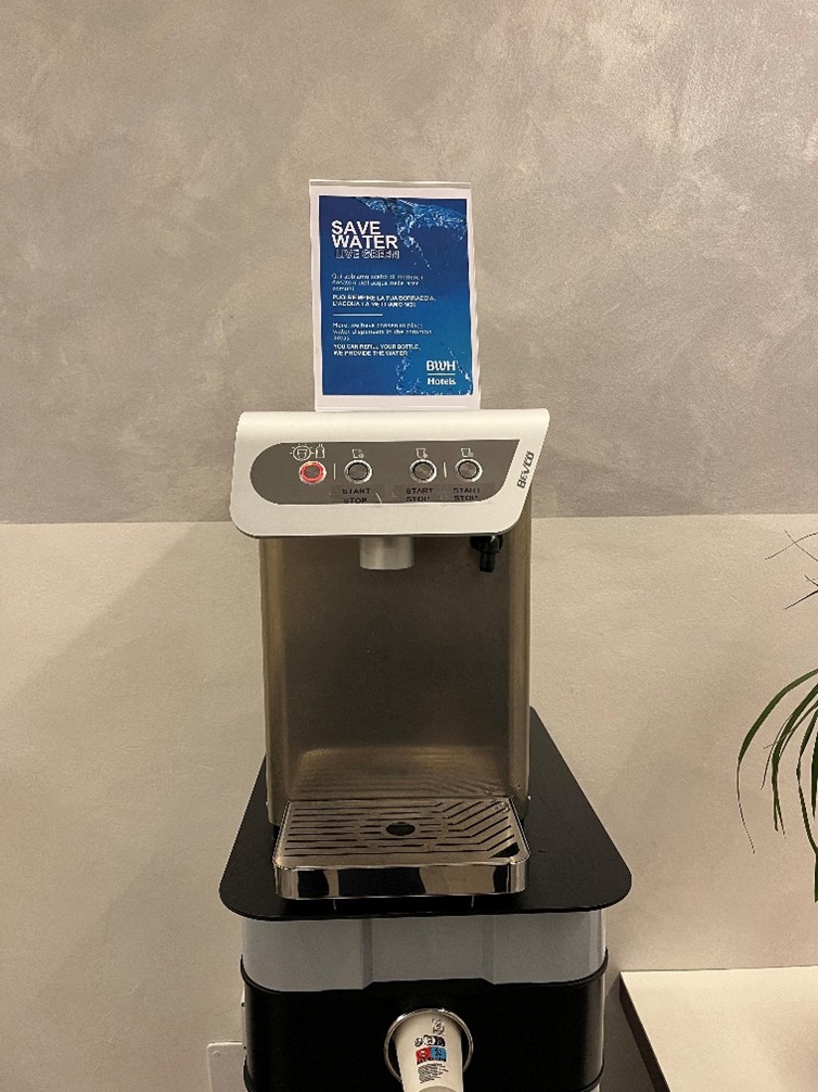 Nell'immagine l'erogatore d'acqua dell'hotel
